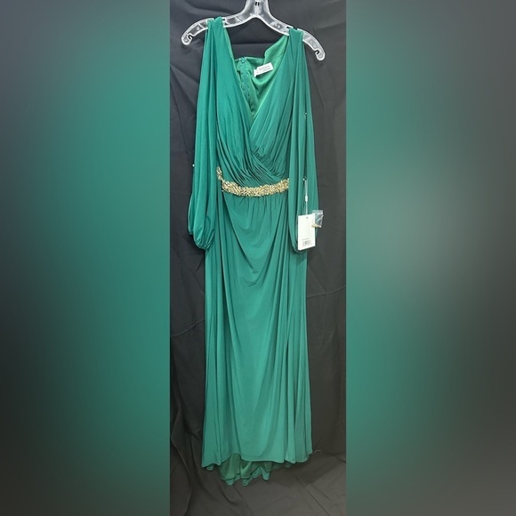 Mac Duggal 67747 NWT SPLIT SLEEVE SURPLICE GOWN (PLUS) - Picture 4 of 9